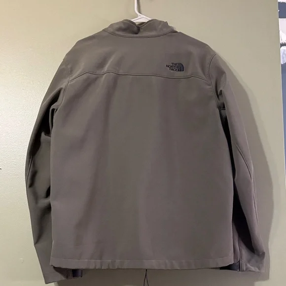 The North Face Men's Performance Jacket in Forest Green - Picture 4 of 4